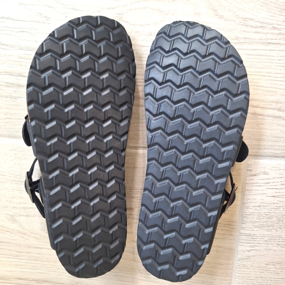 White Mountain Gracie black leather sandals with toe loop, adjustable buckle- 7 - Picture 7 of 10